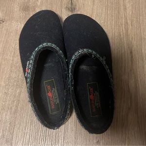 Women’s size 38 haflinger clogs